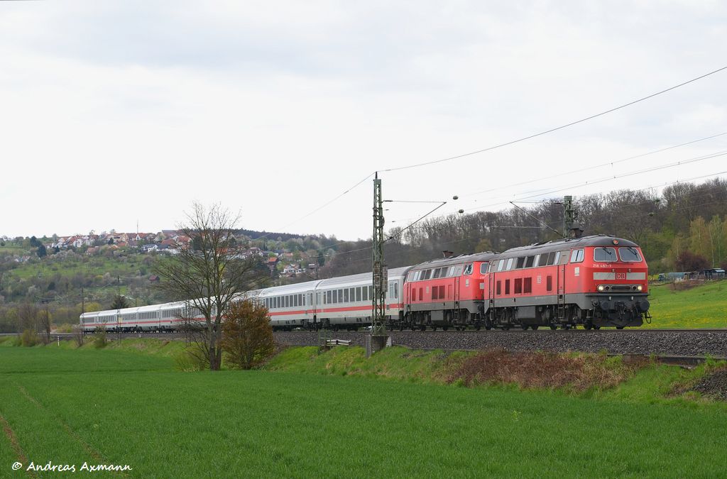 IC 2013 mit 218 487 und 218 456 durch Uhingen nach Obersdorf. (21,04,2012)