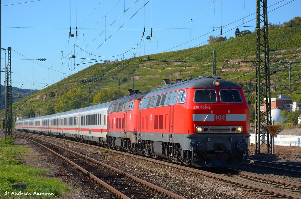 IC 2013 mit 218 499 und 218 487 durch Esslingen am Neckar nach Oberstdorf. (14,10,2011)