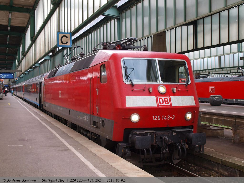 IC 281 nach Zrich mit 120 143-3 im Hbf Stuttgart. (04,08,2010)