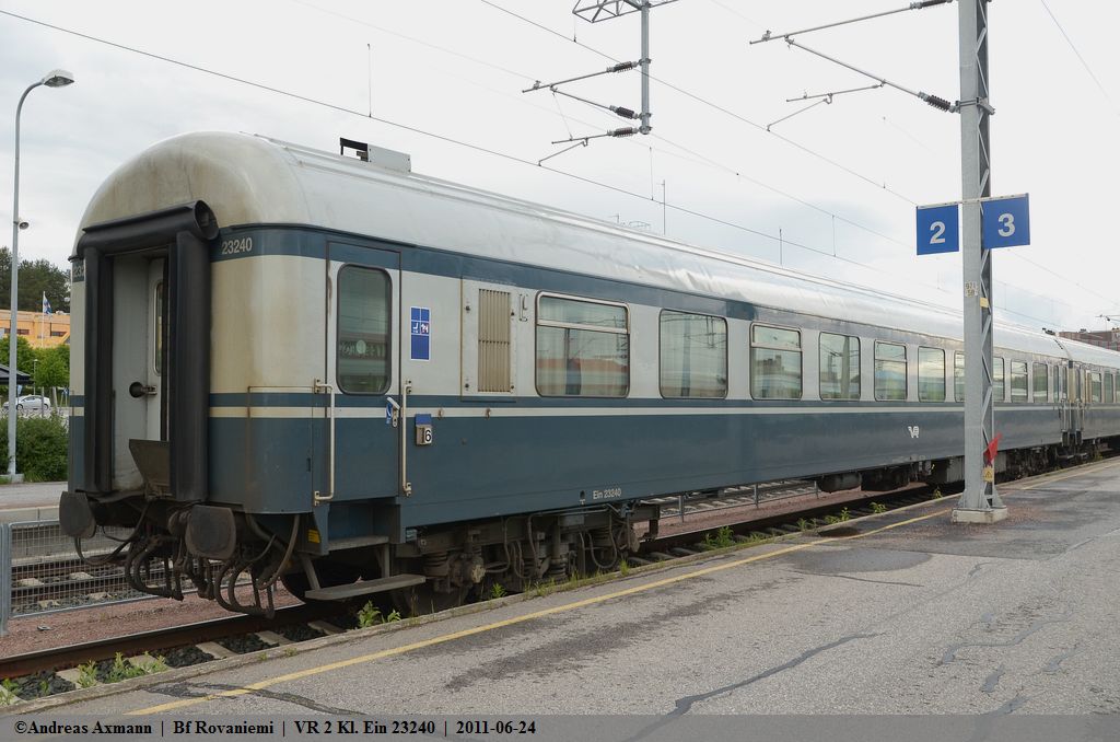 In Rovaniemi abgestellt Express-Zug-Wagen 2.Kl. Ein 23240. (24,06,2011)