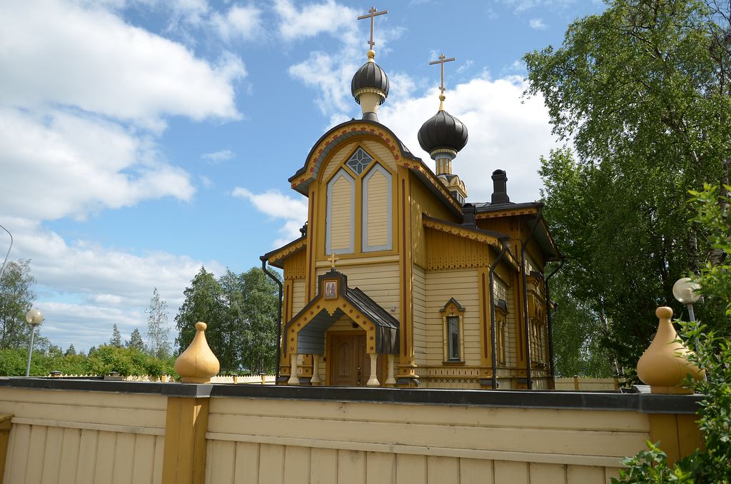 In russischem Stil in Holzbauweise errichtete Orthodoxe Peter-und-Paul-Kirche (1884). (13:06:2011)