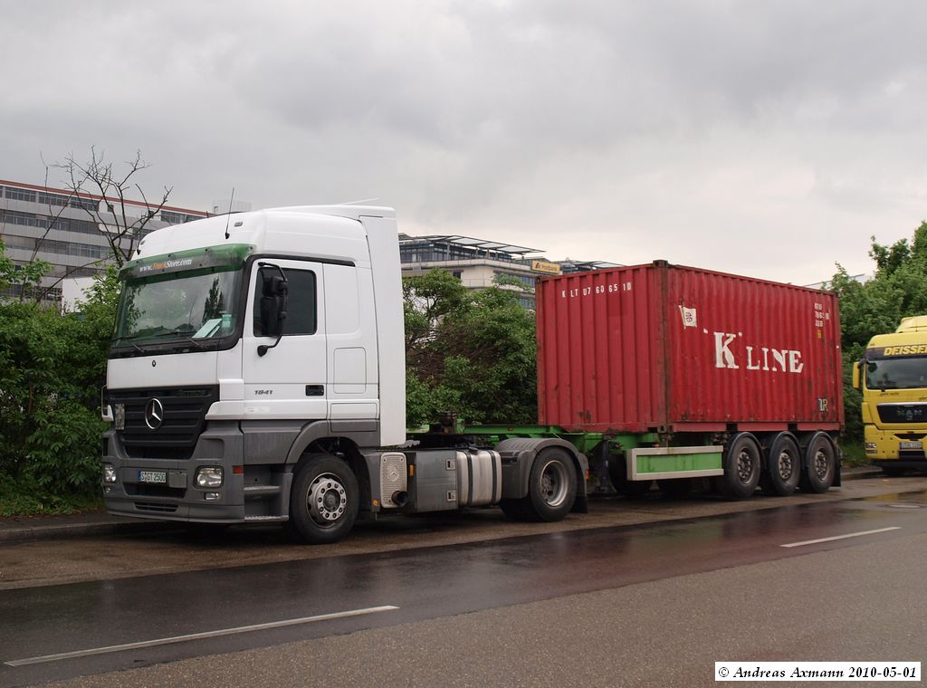 MB Actros 1844 - LKW Vermietung  Truck Store  mit Container beim Stuttgarter Hafen-Westkai. (01;05;2010)