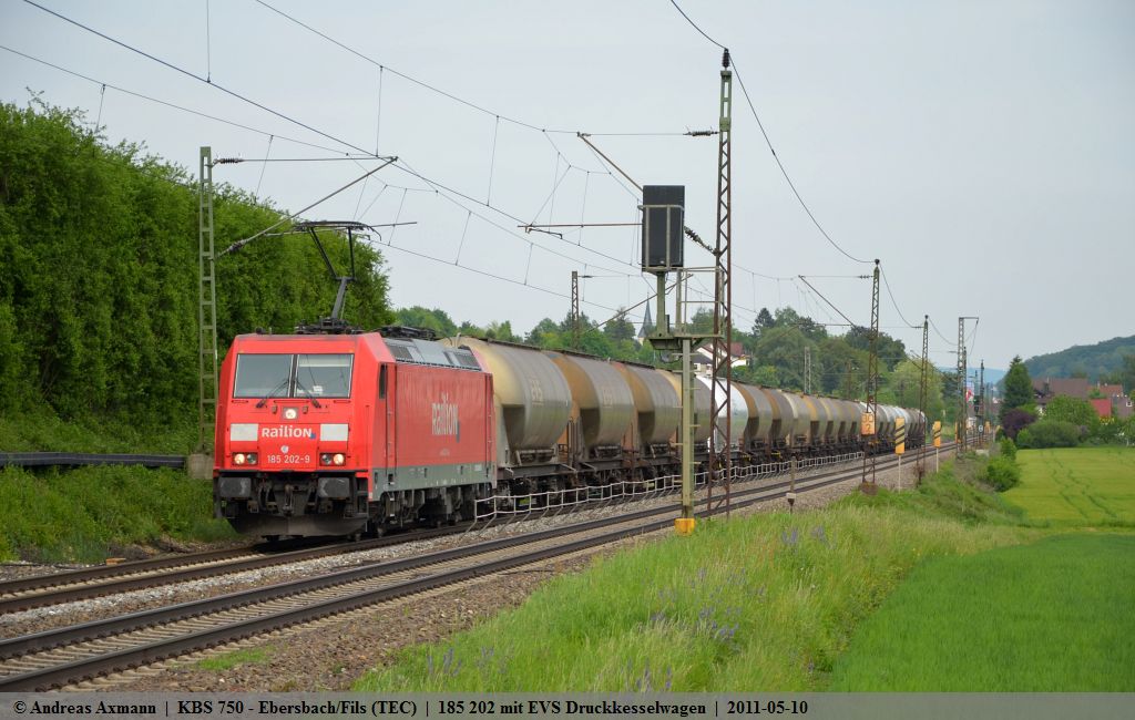 Mit einem Druckkesselwagenzug fhrt 185 202 durch Ebersbach/Fils in Richtung Stuttgart/Kornwestheim. (10,05,2011)