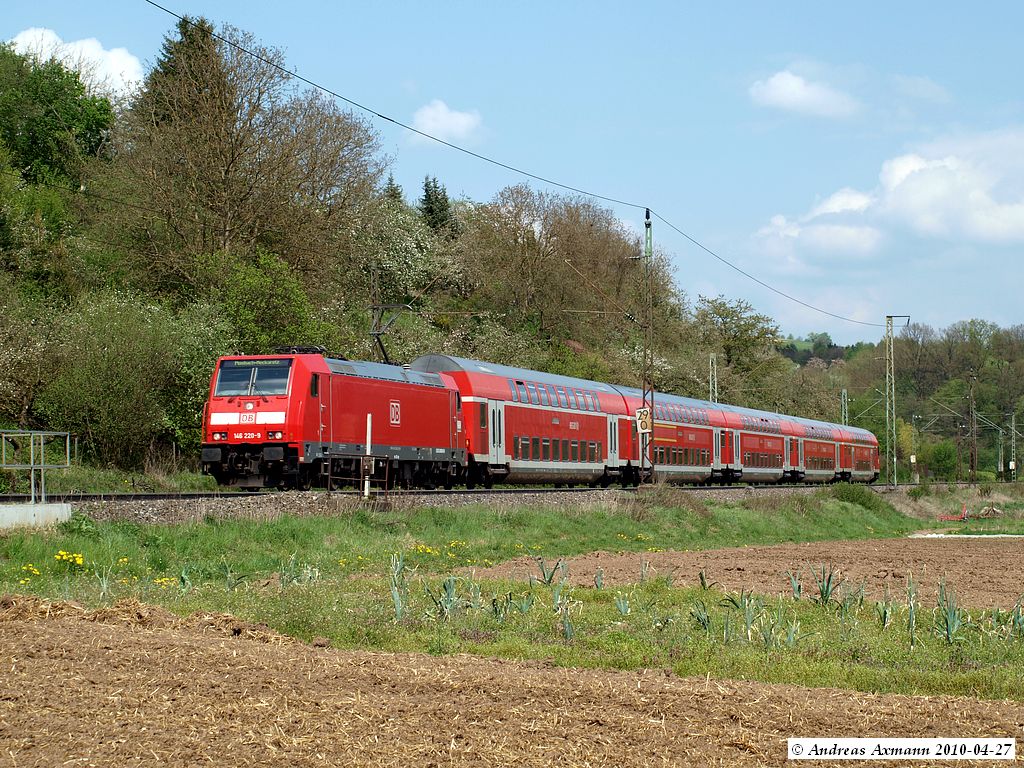 Mit Lok 146 220-9 fhrt RE19224 nach Stuttgart zum nchsten Halt Plochingen. (27,04,2010)