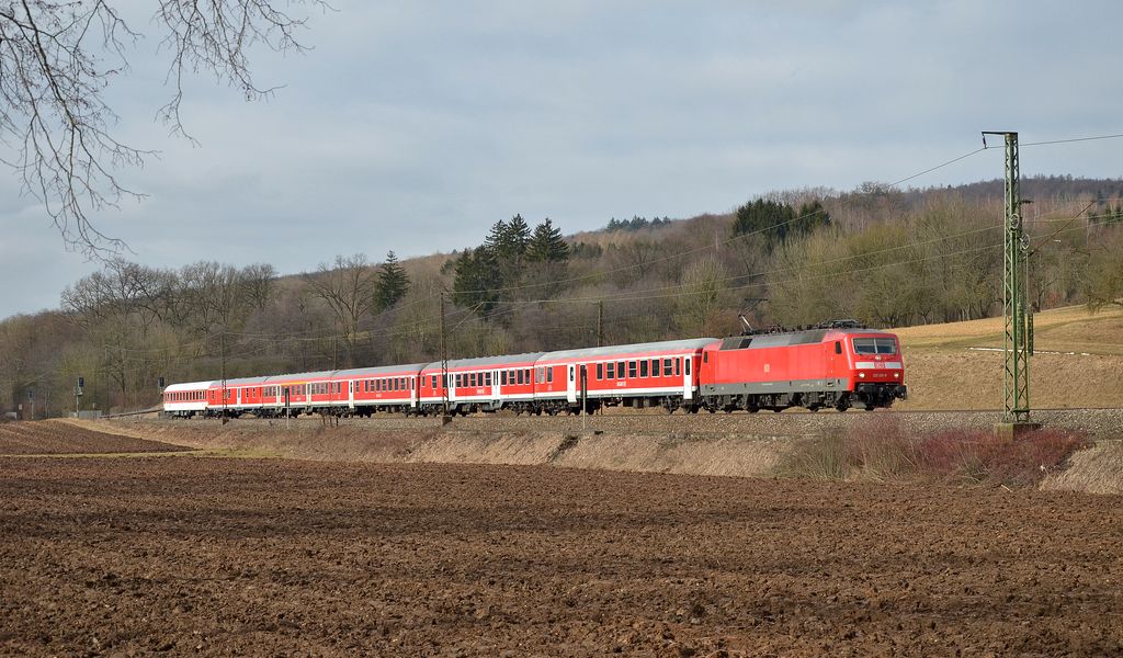 PbZ D-2460 mit 120 135 von Stuttgart nach Mnchen bei Ebersbach/Fils. (18,02,2012)