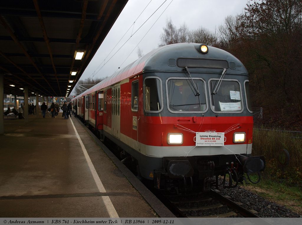 RB 13966 eingefahren in Kirchheim unter Teck auf Gleis 3 aus Oberlenningen um 15:57 Uhr zur weiterfahrt nach Wendlingen am Neckar. (11.12.2009)