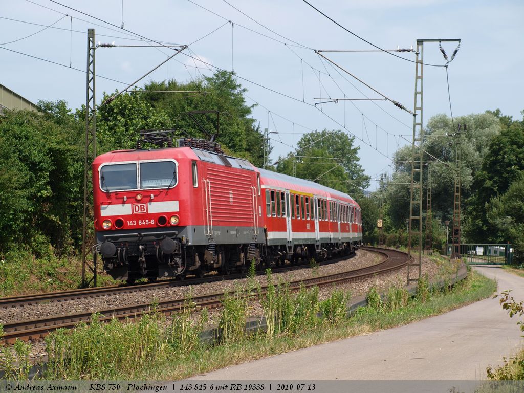 RB 19338 von Geislingen/Steige nach Stuttgart bei Plochingen, gezogen von 143 845. (13,07,2010)
