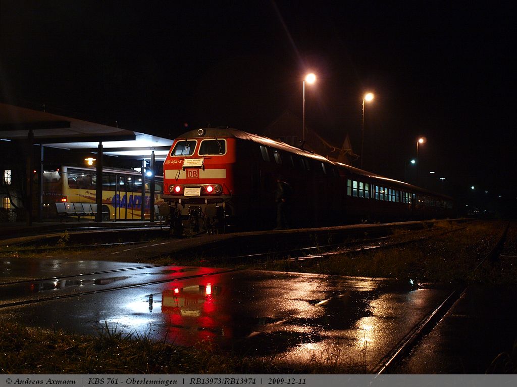 Sag zum Abschied leise  Servus  mit Lok-bespannten Zgen auf der Teckbahn. Hier RB13973 an 17:22 Uhr / ab 17:39 Uhr als RB13974 von Wendlingen am Neckar nach Oberlenningen und zurck nach Wendlingen am Neckar hier in Oberlenningen. (11.12.2009)