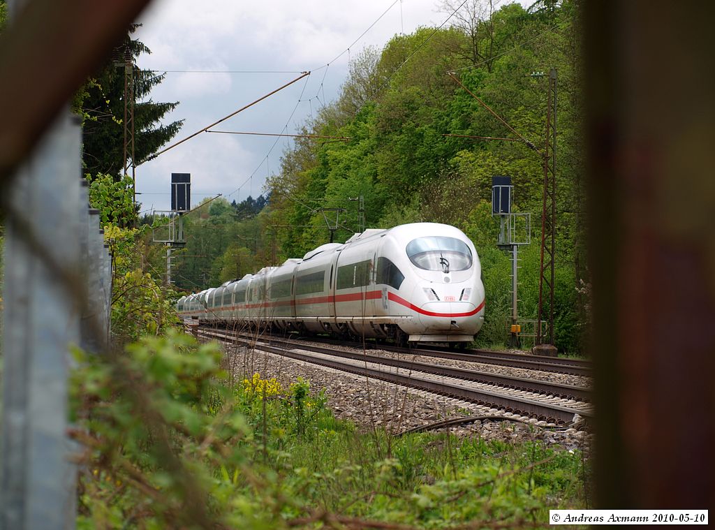 Ungewhnliche Perspektive fr den ICE 3 von Mnchen kommend um weiter nach Stuttgart zu fahren. (10,05,2010)