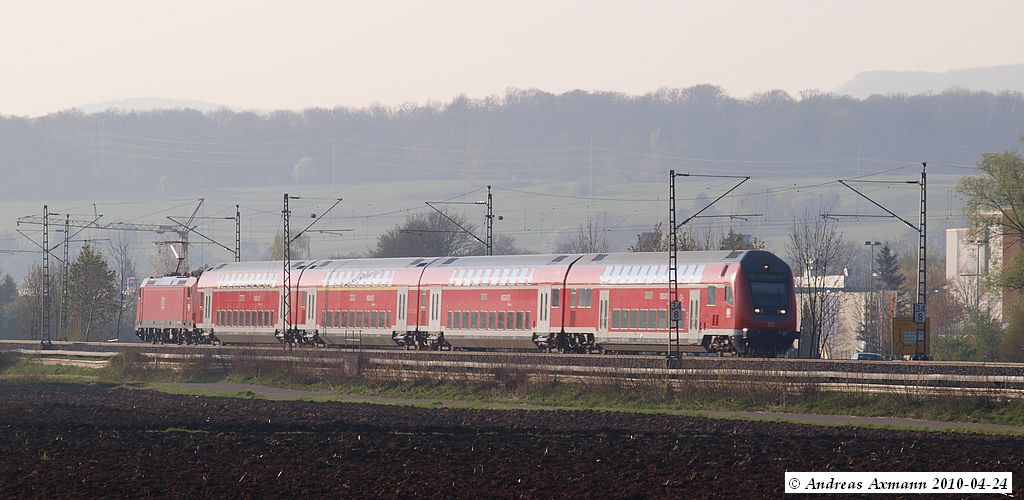 Von Ulm kommt mir IRE 4220 auf seiner fahrt nach Stuttgart entgegen. (24,04,2010)