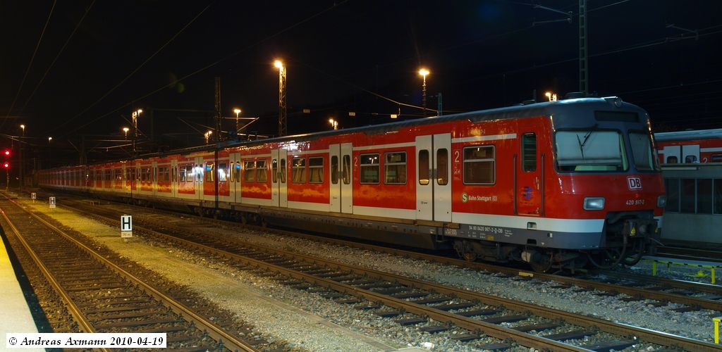 Wenn der Vertrag fr die neue BR430 als Neufahrzeug(Ersatz) der BR420 fr die S-Bahn Stuttgart zustande kommen sollte, werden solche Bilder in Plochingen selten werden. (19,04,2010)
