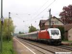 Auslandische Loks EC 113 mit 1016.003-4 und angek�ndigter Bundesheer-Lok 1113.246 kommt leider sehr unbeklebt von (Siegen) Stuttgart nach M�nchen (Klagenfurt) bei Giengen/Fils vorbei. (04,05,2010)