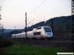 Als Silberner Streifen kam mir TGV 9575 bei Kuchen entgegen. ...