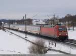 BR 101 mit Zugen Gru� zur�ck an den Tf des EC 390 mit der 101 033 mit seiner fahrt nach Stuttgart bei Ebersbach/Fils. (19,12,2010)