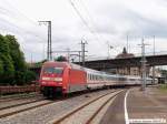 Durch den Bf Plochingen durch f�hrt 101 083-4 mit IC ...
