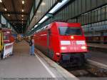 BR 101 mit Zugen 101 138-6 wird gleich mit dem vorderen Stromabnehmer (der hintere ist Defekt) seinen IC 285 nach Z�rich bef�rdern. (23,07,2010)