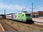 101 040-4 schiebt den IC 2260 von M�nchen kommend durch ...