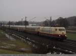 BR 103 Ein scheu�liches Wetter herrscht, als 103 235 ihren SdZ 5461 aus Salzburg durch Ebersbach/Fils in Richtung Stuttgart/Dortmund bringt. (12,12,2010)