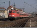 br-110-bugelfalte Verst�rkungszug nur Freitags auf der KBS 760 Stuttgart - T�bingen mit 110 483 und n-Wagen als IRE 3275 durch Esslingen am Neckar in Richtung T�bingen. (04,03,2011)