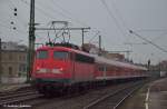 br-110-bugelfalte 110 446 schiebt ihren IRE 3275 als Verst�rkungszug durch Esslingen am Neckar nach T�bingen. (02,12,2011)