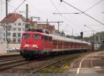 br-110-bugelfalte 110 483-5 mit IRE 3275 auf langsamer durchfahrt durch Esslingen am Neckar auf dem Weg nach T�bingen, um auf das S-Bahn/Nahverkehrsgleis zu wechseln. Er muss platz machen f�r den ICE 597 auf dem Weg nach M�nchen. (08,10,2010)