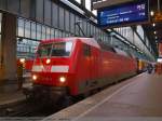 Eingefahrene 120 138-3 wird vom IC 182 aus Z�rich abgekuppelt ...