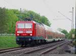 BR 143 mit Zugen 143 012 f�hrt mit ihrem RE 22048 auf dem Weg von T�bingen nach Stuttgart gleich in den Bahnhof Wendlingen am Neckar ein. (12,05,2010)