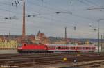 BR 143 mit Zugen Auf dem ehemaligen Gleis 1 in Esslingen am Neckar steht 143 312 + n-Wagen 50 80 84-34 224-7 Bnrdz + 50 80 84-34 126-4 Bnrdz aus Freiburg zum Esslinger Weinachtsmarkt.  Eingefahren um 11:06 Uhr als RE 26862 geht es um 17:37 Uhr als RE 26863 wieder nach Freiburg zur�ck. (02,12,2011)