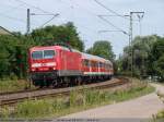 BR 143 mit Zugen RB 19338 von Geislingen/Steige nach Stuttgart bei Plochingen, gezogen von 143 845. (13,07,2010)