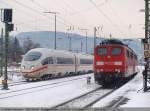 BR 151 151 164 und 151 165 treffen in Esslingen am Neckar auf einen ICE 3 als ICE ?. (28,12,2010)