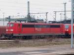 Abgeb�gelt steht in Plochingen und warten auf Arbeit, 151 135-1. ...