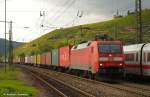 BR 152 152 129 mit Container durch Esslingen am Neckar in Richtung M�nchen. (13,10,2011)