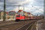 BR 185 Langsamm f�hrt 185 254 mit einem Fals-Wagenzug durch Esslingen am Neckar in Richtung Stuttgart/Kornwestheim. (12,12,2011)