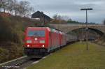 BR 185 185 361 und 145 020 (kalt) mit KLV durch Darmstadt-S�d in Richtung Darmstadt Hbf. (13,12,2011)