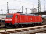 BR 185 185 151-8 sieht mit ihren Lack wie eine Alte Lok aus, die jahrzehntelang im Einsatz ist. Sie wurde als letzte mit den DB AG-Logos ausgeliefert.Hier abgestellt im Bf Plochingen. (12,04,2010)
