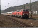 BR 218 mit Zugen 218 491 und 218 438 ziehen den IC 2013 durch Esslingen am Neckar in Richtung Ulm/Oberstdorf. (29,03,2011)
