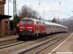 BR 218 mit Zugen Schwerschnaufend kommt 218 432-3 mit ihrer Schwesterlok als IC 2013 von Stuttgart Hbf nach Oberstdorf fahrend durch den Bf Gingen(Fils). (27,03,2010)