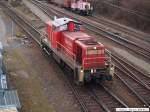 290 633-7 f�hrt im Umschlagbahnhof Stuttgarter Hafen zu Kesselwagen, um ...