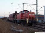 BR 294 Mit gemischte G�terwagen verl�sst 294 842-0 den Stuttgarter Hafen-Umschlagbahnhof in Richtung Gbf Untert�rkheim um18:00 Uhr. (24,03,2010)