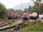 BR 364 Umsetzen von angelieferte Wagen am Bf Oberlenningen auf das Gel�nde der PSO mit 364 449. (01,10,2009)