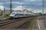 br-403-ice-3 Mit offenem Scheunentor kommt 403 012 'Montebaur' mit dem ICE 516 auf seinem Weg von M�nchen nach Dortmund Hbf durch Esslingen am Neckar. (27,05,2011)