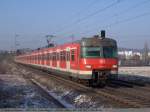 br-420 420 487 mit zwei Schwestertriebwagen als S2 / 7237 auf der KBS 790.2 Schorndorf - Waiblingen - Stuttgart - S-Flughafen/Messe - Filderstadt kurz vor der Haltestelle Echterdingen. (30,01,2011)