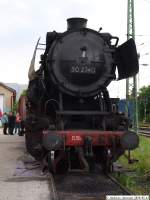 Die Einheitsg�terzuglok 50 2740 der Ulmer Eisenbahnfreunde e. V. steht ...