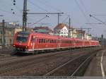 br-611 611 044 mit zwei schwestern, legen sich bei der Durchfahrt durch Esslingen am Neckar von T�bingen nach Stuttgart als IRE 10058 in die Kurfe. (29,03,2011)