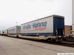 containertragwagen Doppeltaschen-Gelenkwagen 31 TEN-RIV 84 NL-RN 4955 906-7 Sdggmrs 717 (AAE S138) mit Gro�e-Vehne Trailer im Stuttgarter Hafen-Umschlagbahnhof. (11,04,2010)