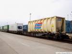 containertragwagen Doppeltaschen-Gelenkwagen 31 80 4955 184-5 RIV D-DB Sdggmrs 744 mit zwei Container im Stuttgarter Hafen-Umschlagbahnhof. (11,04,2010)