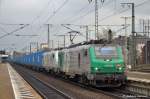 containerzuge Die 'Blaue Wand' Ri. S�den durch Frankfurt (Main) - S�d mit 437002 + E37528 (Prima). (19,12,2011)