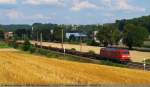 152 127-7 mit Containertragwagen auf dem Weg in Richtung Stuttgart. ...