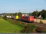 containerzuge 151 085-8 mit einem gro�em M f�r den kleinen Hunger zwischen-durch komt mit einem Containerzug bei Ebersbach/Fils an mir vorbei. (19,08,2010)