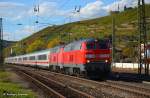 BR 218 mit Zugen/164836/ic-2013-mit-218-499-und IC 2013 mit 218 499 und 218 434 durch Esslingen am Neckar nach Oberstdorf. (26,10,2011)